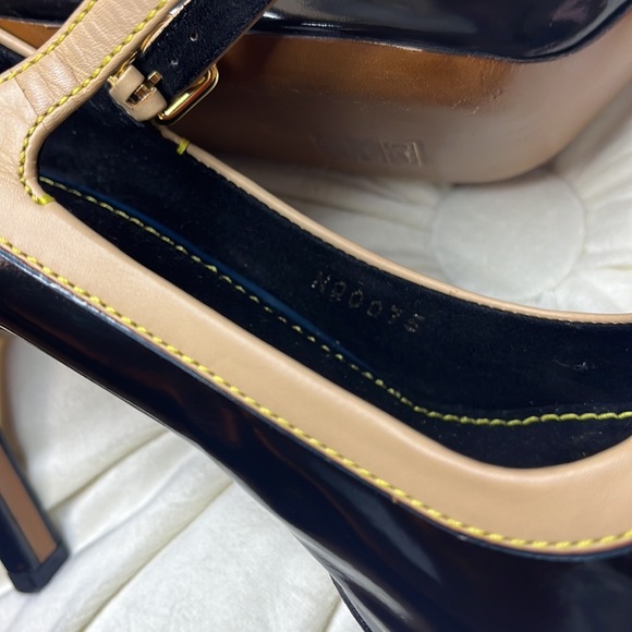 LOUIS VUITTON Mary Janes - Picture 3 of 12